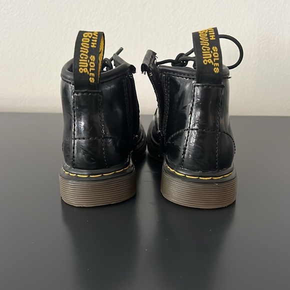 Black patent little kids Dr. Martens - Picture 3 of 3